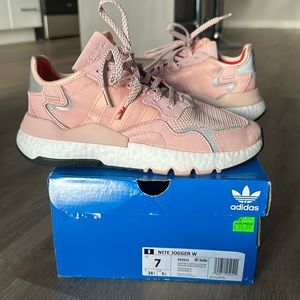 WMNS adidas nite jogger